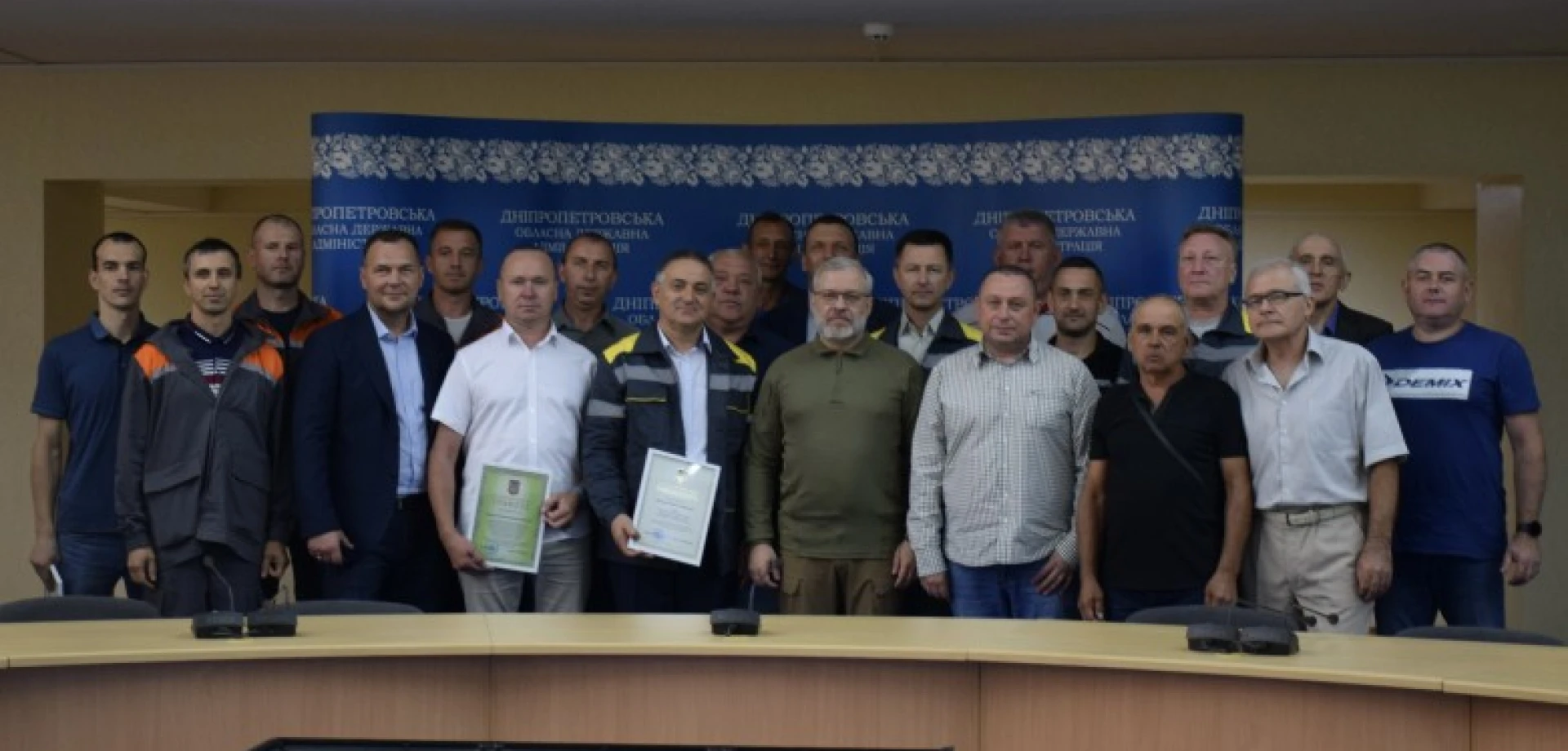 Вісім енергетиків ТЕС з Дніпропетровщини отримали державні нагороди Вісім енергетиків ТЕС з Дніпропетровщини отримали державні нагороди